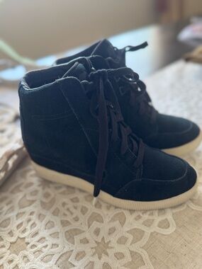 Sorel Black Suede Wedge Sneakers Lace Up Hidden Heel Size 5.5